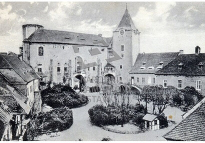 Dolní nádvoří kolem roku 1880